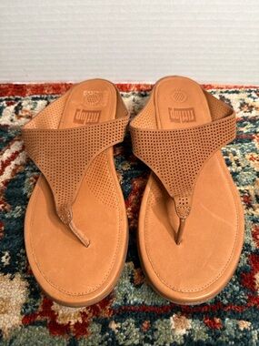Women's “FitFlop Wobbleboard Comfort Sandals” size 8 like new